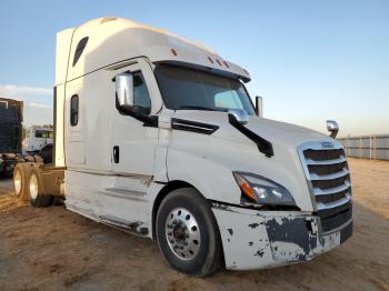  Salvage Freightliner Cascadia 1