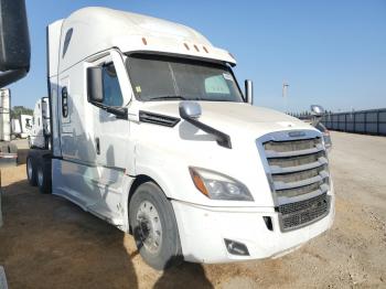  Salvage Freightliner Cascadia 1