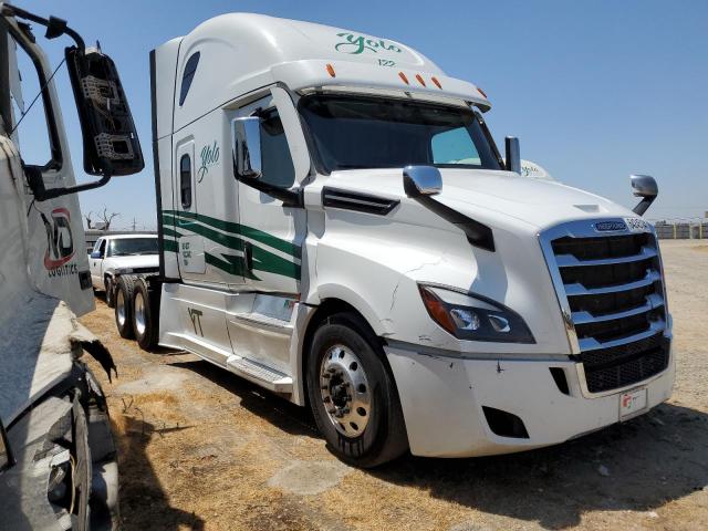  Salvage Freightliner Cascadia 1