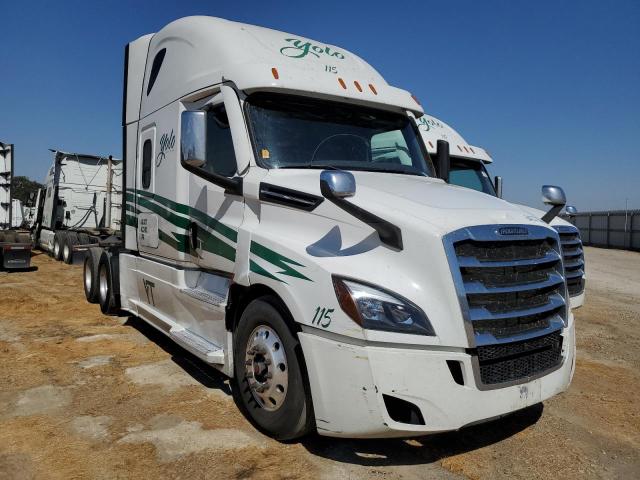  Salvage Freightliner Cascadia 1