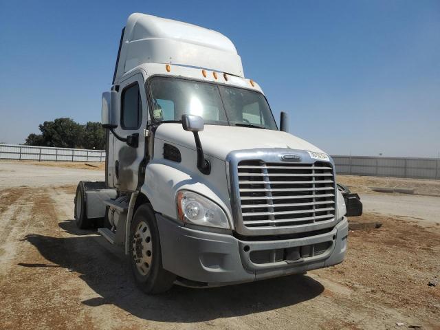  Salvage Freightliner Cascadia 1