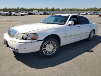  Salvage Lincoln Towncar