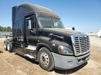  Salvage Freightliner Cascadia 1