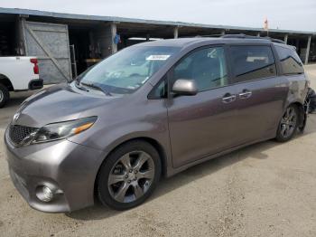  Salvage Toyota Sienna