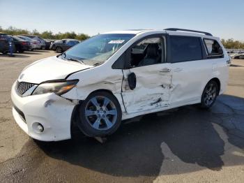  Salvage Toyota Sienna