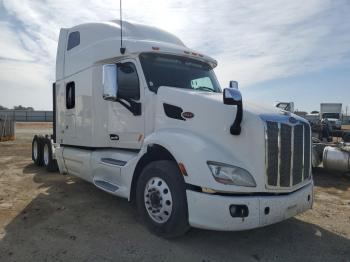  Salvage Peterbilt 579