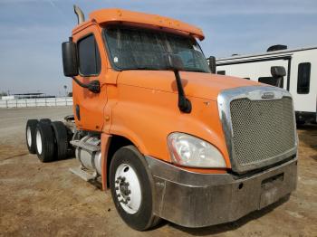  Salvage Freightliner Cascadia 1