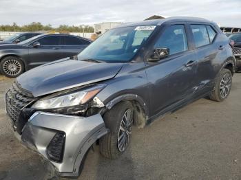  Salvage Nissan Kicks