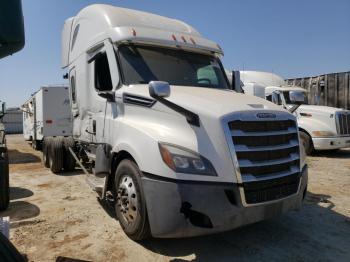  Salvage Freightliner Cascadia 1