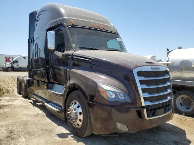  Salvage Freightliner Cascadia 1