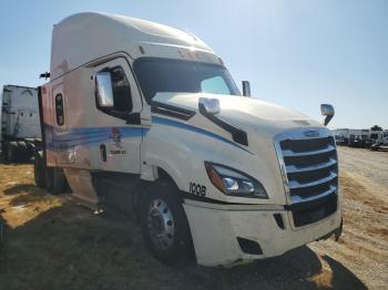  Salvage Freightliner Cascadia 1