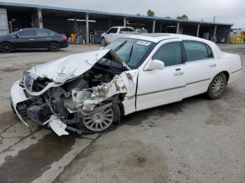  Salvage Lincoln Towncar