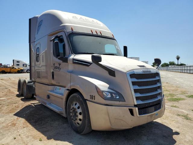  Salvage Freightliner Cascadia 1