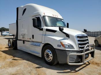  Salvage Freightliner Cascadia 1