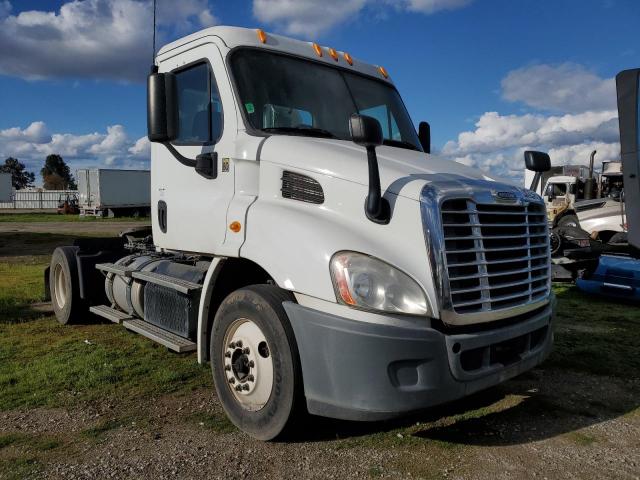  Salvage Freightliner Cascadia 1