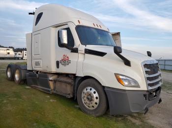  Salvage Freightliner Cascadia 1