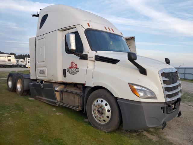  Salvage Freightliner Cascadia 1