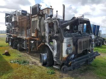  Salvage Peterbilt 520