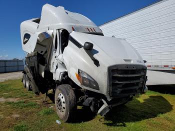  Salvage Freightliner Cascadia 1