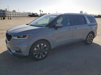  Salvage Kia Carnival