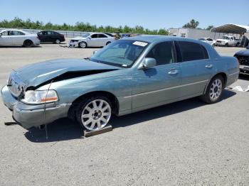  Salvage Lincoln Towncar