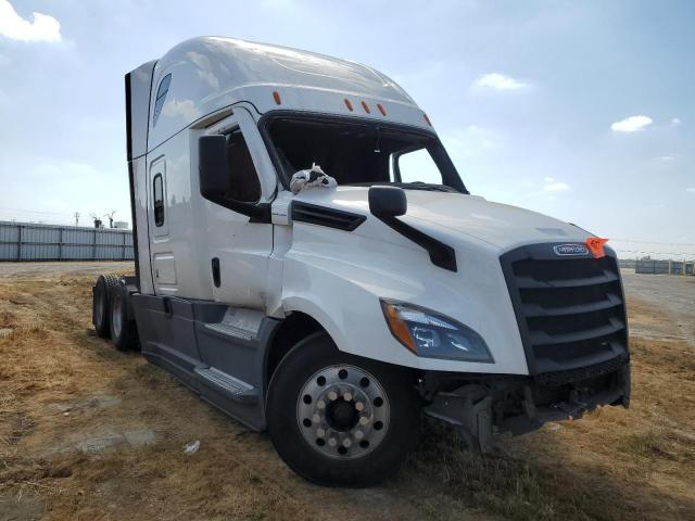  Salvage Freightliner Cascadia 1