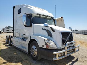  Salvage Volvo Vn