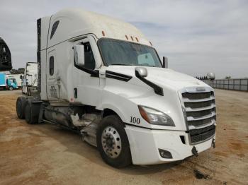  Salvage Freightliner Cascadia 1