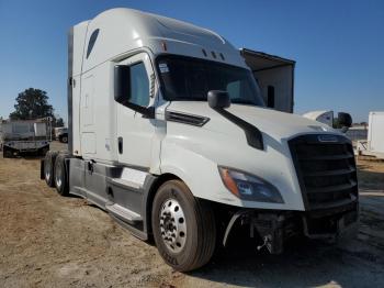  Salvage Freightliner Cascadia 1