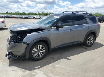 Salvage Nissan Pathfinder