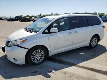  Salvage Toyota Sienna