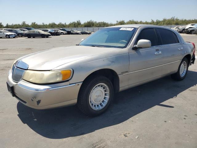  Salvage Lincoln Towncar