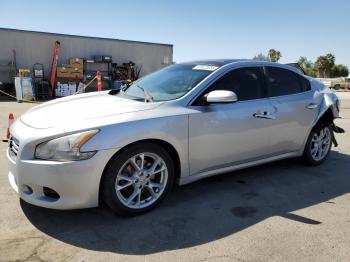  Salvage Nissan Maxima
