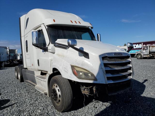  Salvage Freightliner Cascadia 1