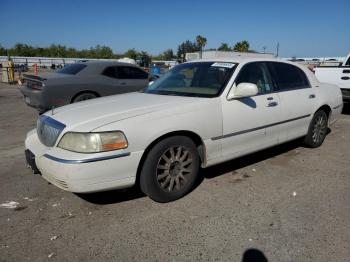  Salvage Lincoln Towncar