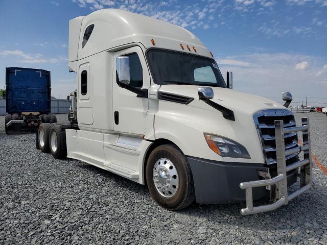  Salvage Freightliner Cascadia 1
