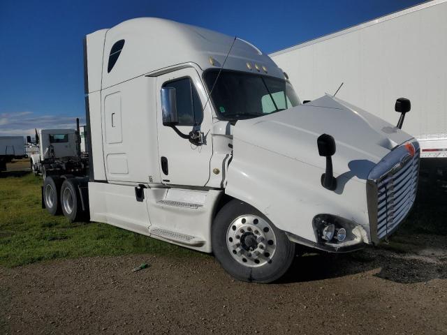  Salvage Freightliner Cascadia 1