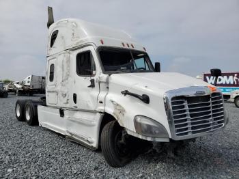  Salvage Freightliner Cascadia 1