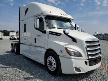  Salvage Freightliner Cascadia 1