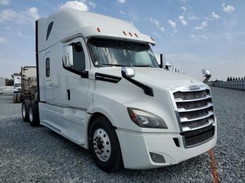  Salvage Freightliner Cascadia 1