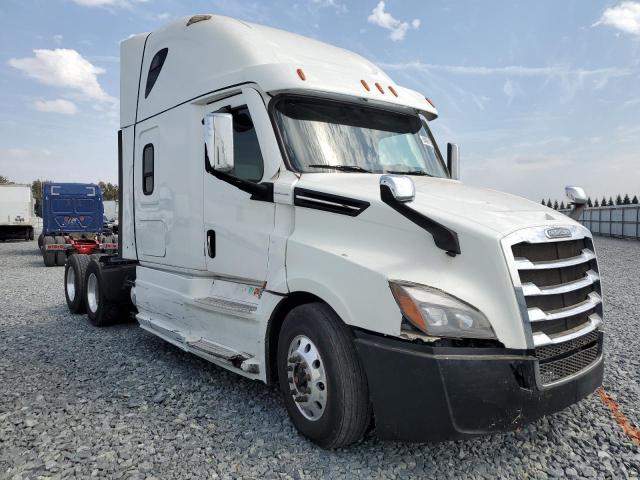  Salvage Freightliner Cascadia 1