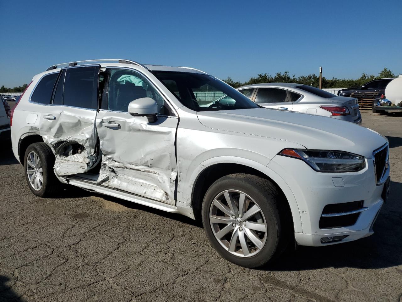 Volvo XC90 T6 Image 2