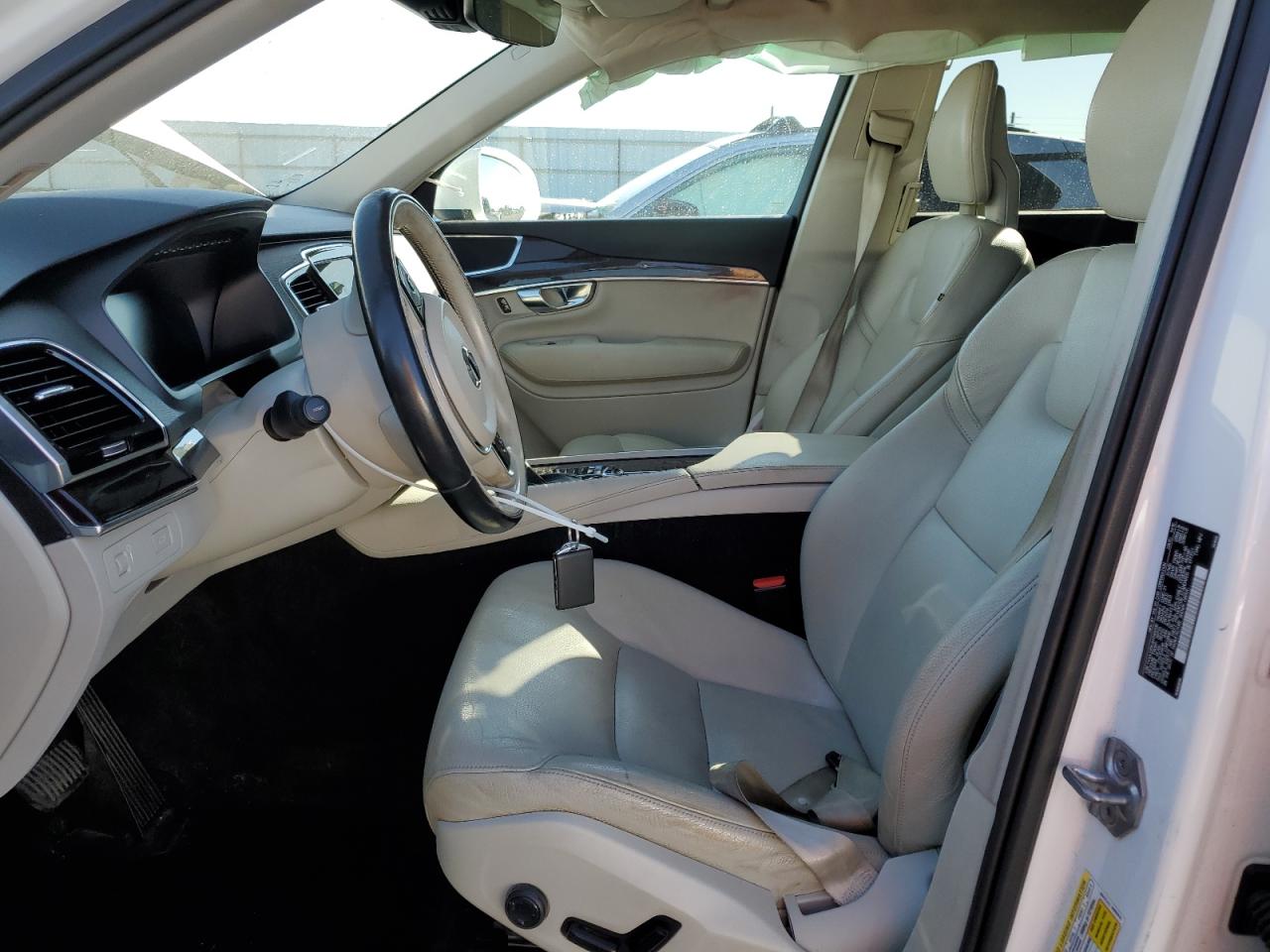 Volvo XC90 T6 Image 5