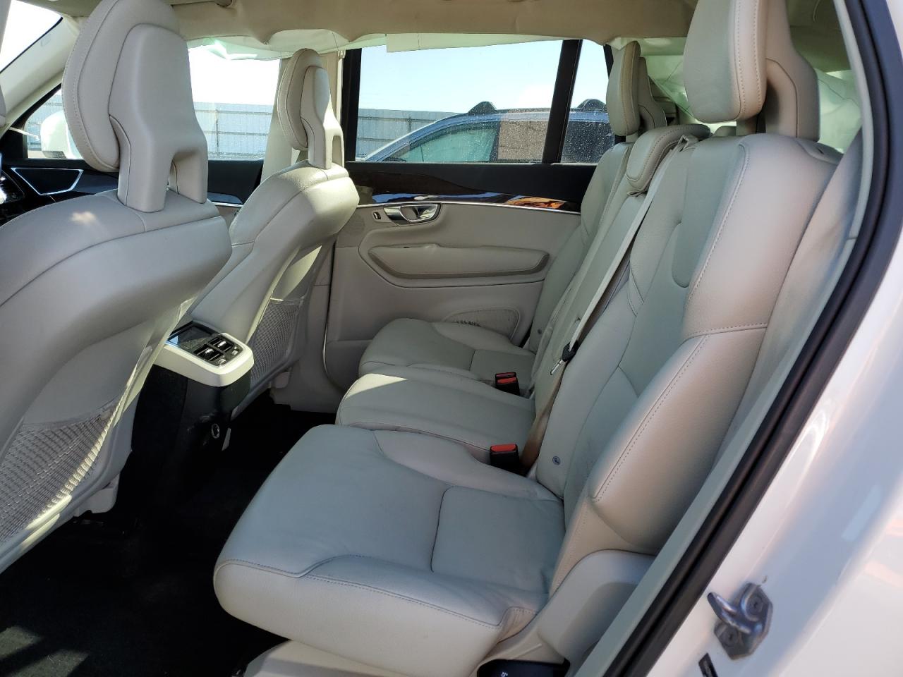 Volvo XC90 T6 Image 7