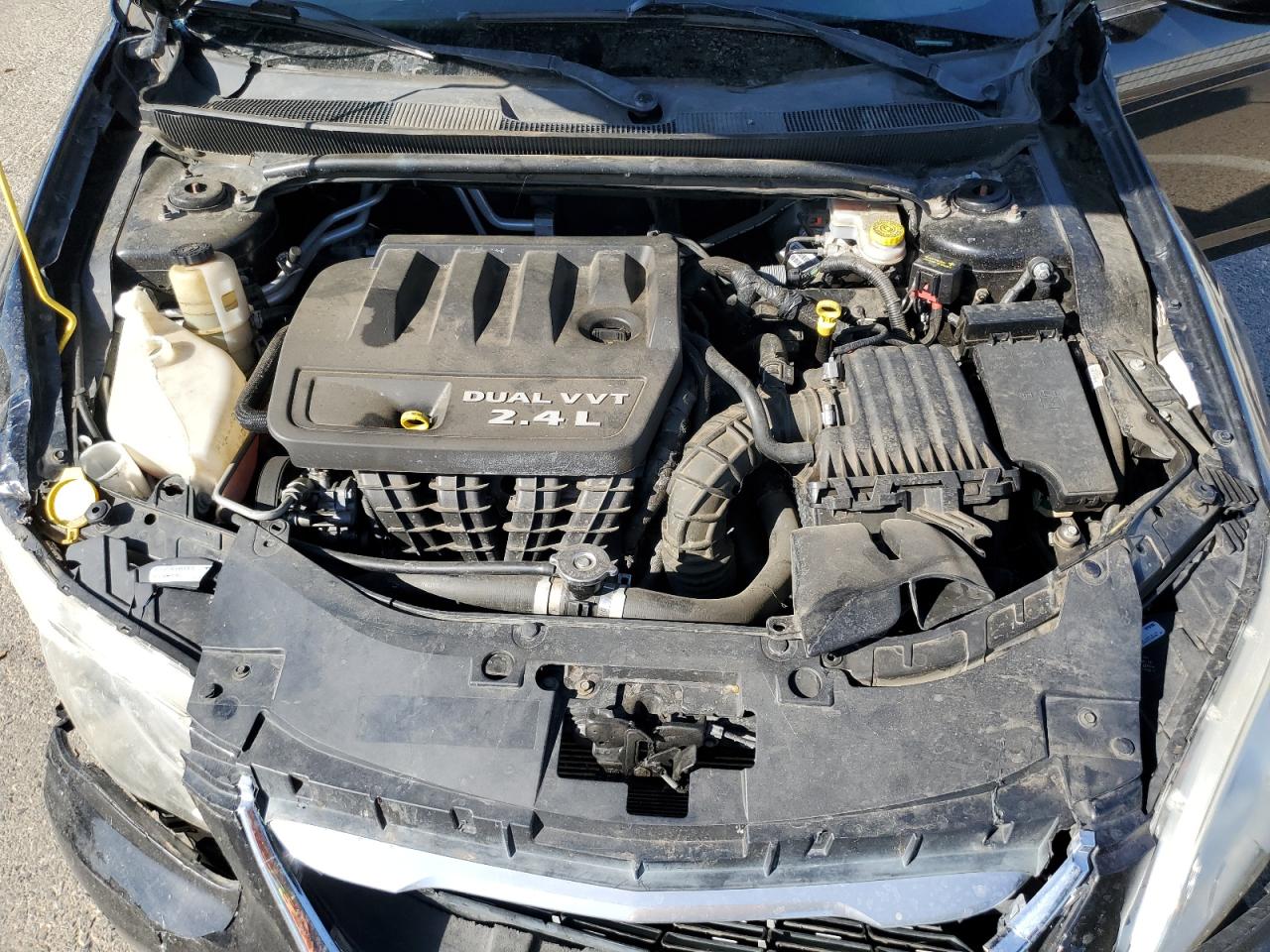 Chrysler 200 Touring Image 12