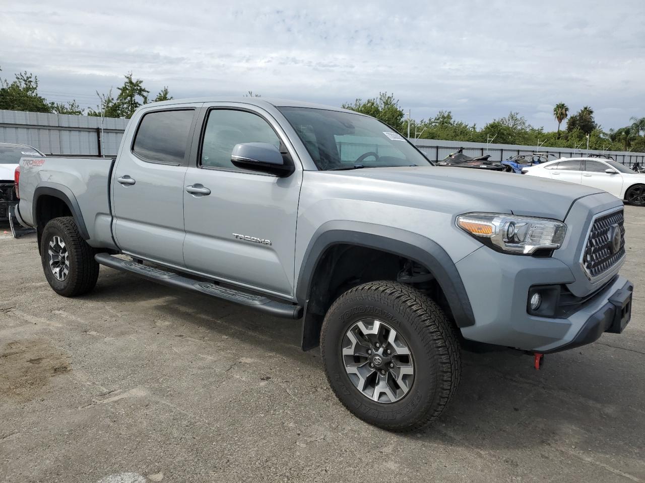Toyota Tacoma Double Cab Image 3
