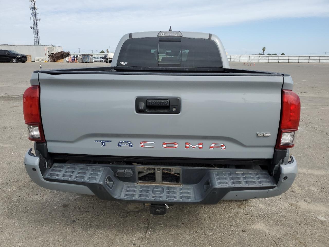 Toyota Tacoma Double Cab Image 8