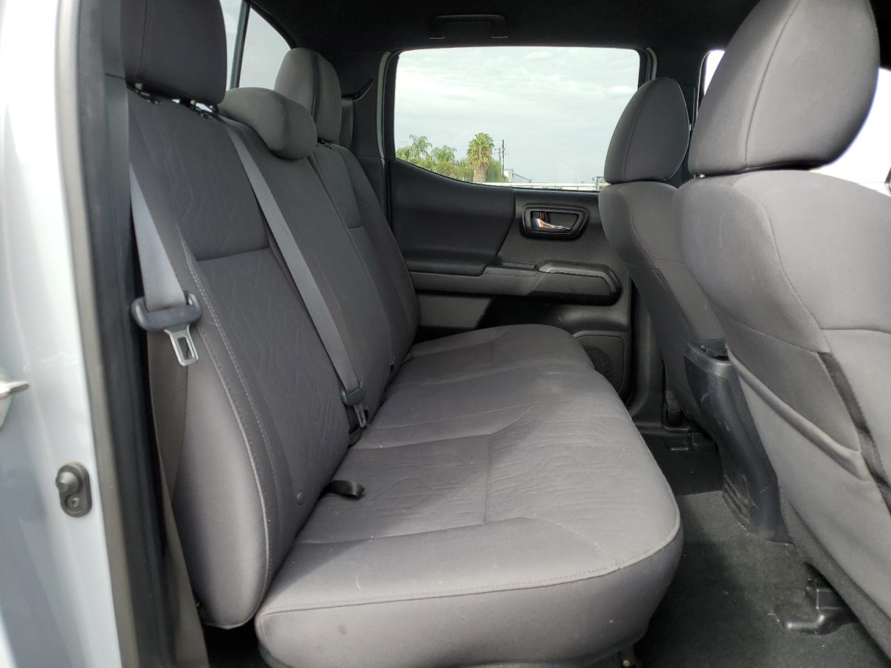 Toyota Tacoma Double Cab Image 10