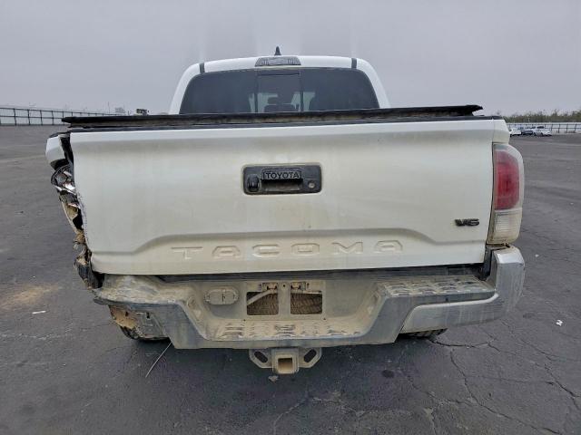 Toyota Tacoma Double Cab Image 7