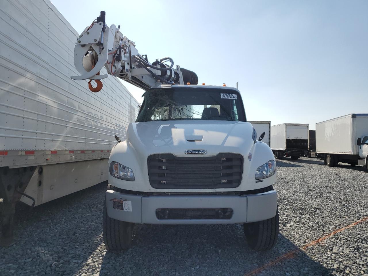 Freightliner M2 106 Medium Duty Image 4